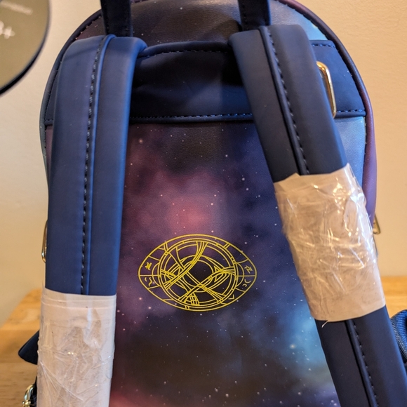 Loungefly Backpack Glow In the Dark Marvel Doctor Strange Multiverse Madness - Picture 4 of 5
